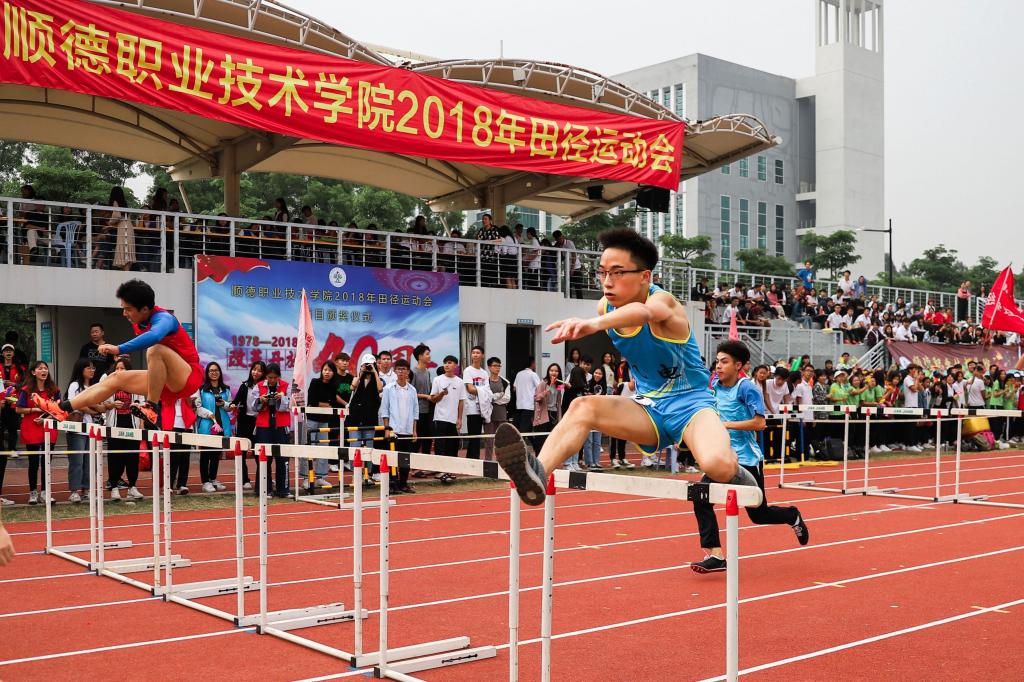 说明: C:\Users\Administrator\Desktop\校运会开幕式\选\DSC_6797.JPG