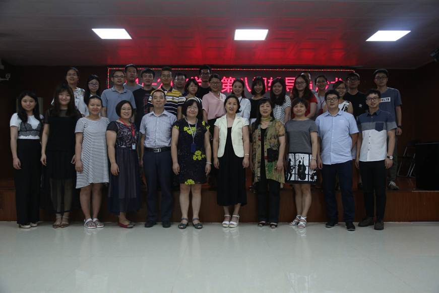 说明: F:\2017年6月27日《心理咨询技术在学生工作中的应用》专题讲座暨第八期辅导员沙龙顺利召开\2.合影.jpg