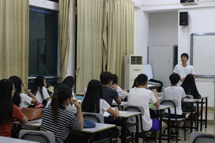 说明: F:\7月6日+外语学院团体辅导培训圆满完成\活动现场.jpg