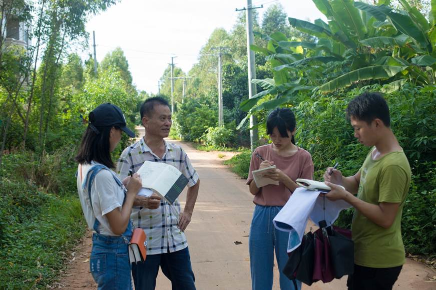 说明: F:\taptap师生到湛江开展“美丽乡村绘蓝图”——2017年南粤村庄(整治)规划调研活动\美丽乡村蓝图图片\3.村庄了解.jpg