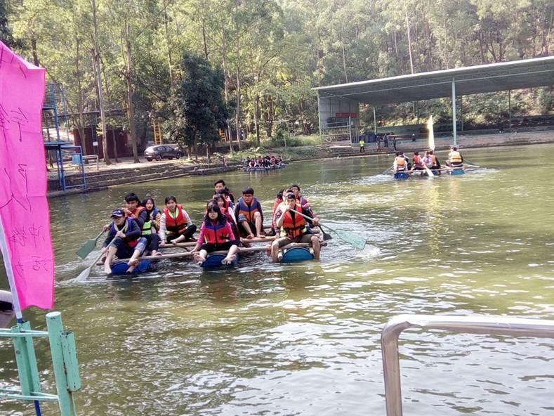 说明: F:\2017年12月9日2017级班级心理委员户外拓展培训圆满结束\抢滩登陆.jpg