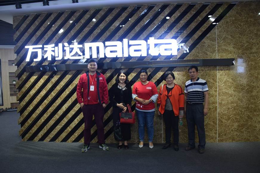 说明: D:\2018年新闻\新闻稿（经管学院“三合一”大行动，掀起走访企业高潮）\DSC_2290.JPG