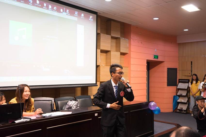 说明: D:\2018年新闻\2018年4月26日+点亮灯塔 青春启航——taptap第十八届大学生文化艺术节之超级演说家第四季决赛圆满落幕\选手风采.jpg