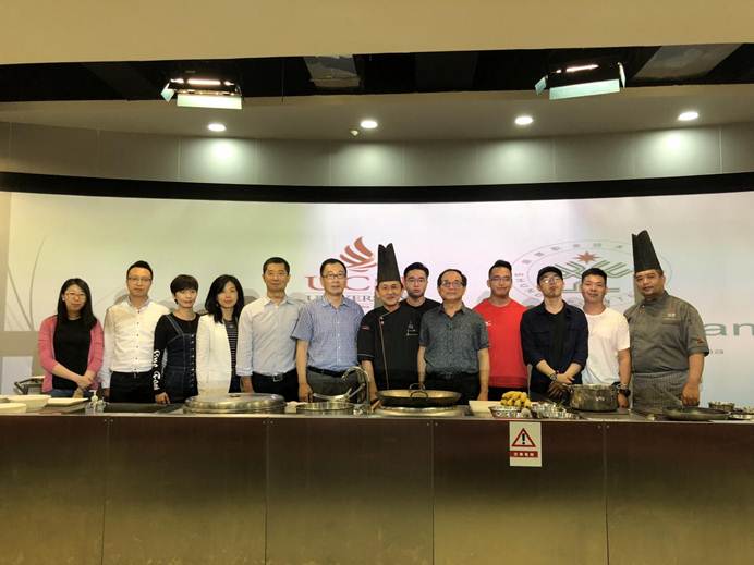 说明: 全体合影