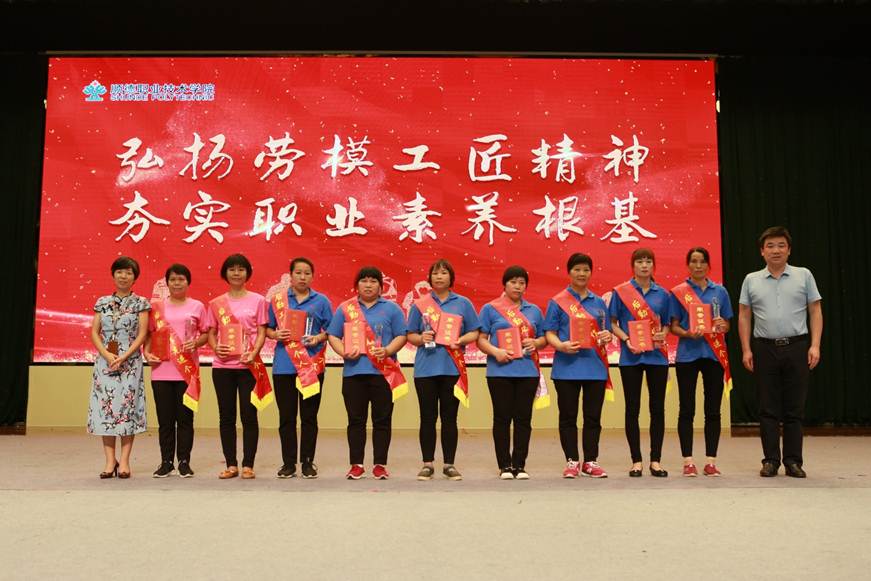 说明: D:\2018年新闻\5月3日 五一表彰\xuan\8.JPG