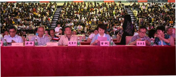 说明: D:\2018年新闻\5.10”五月的鲜花“青年盛典暨”舞动时代旋律。奏响青春乐章“晚会新闻稿\晚会现场.jpg