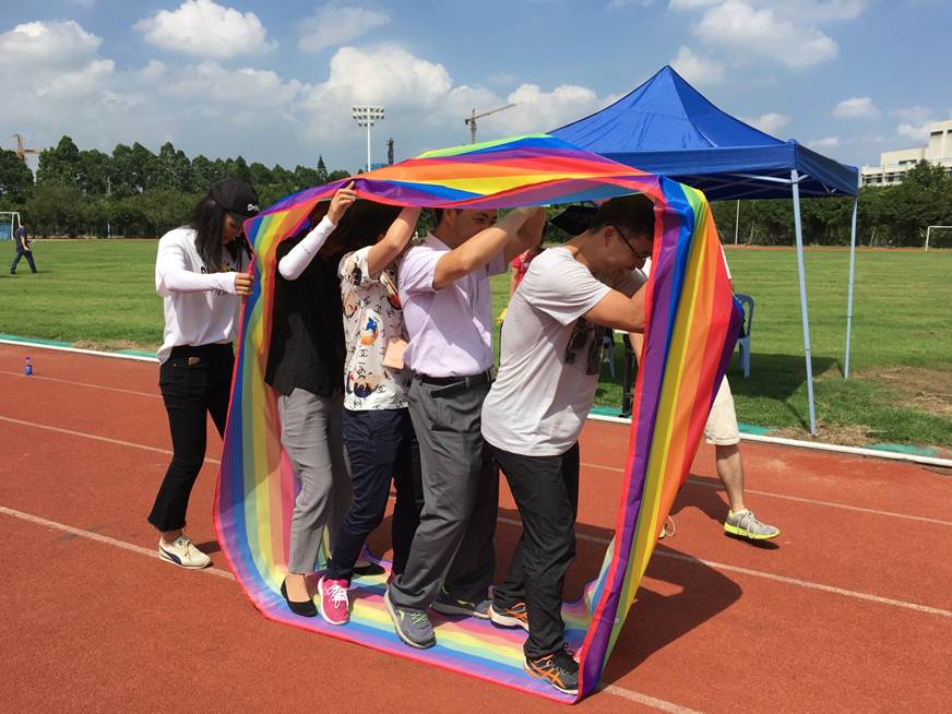 说明: D:\2018年新闻\180515 工会 学校工会举办2018年教职工趣味运动会新闻\现场5.JPG