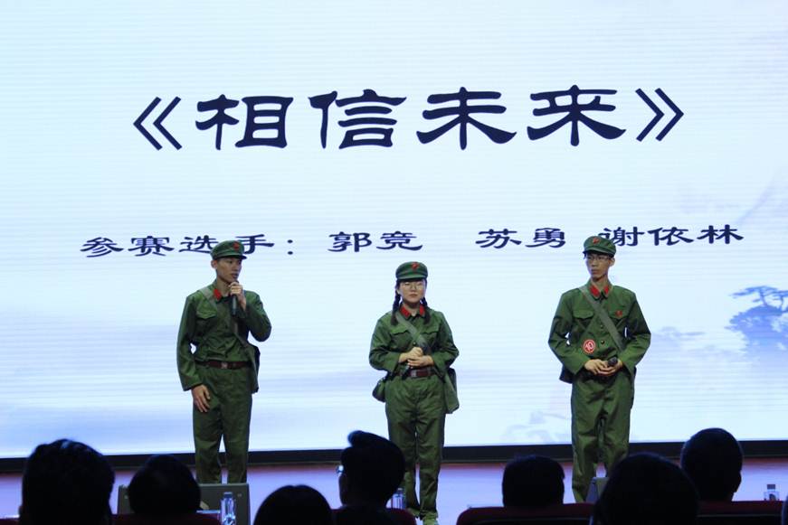 说明: D:\2018年新闻\2018经典解读与诵读总决赛新闻稿\12比赛现场四.JPG