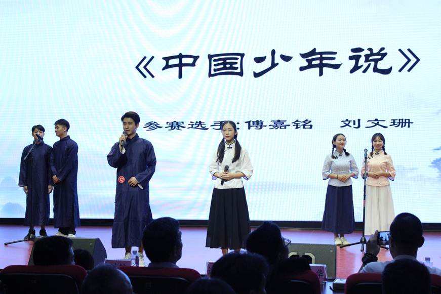 说明: D:\2018年新闻\2018经典解读与诵读总决赛新闻稿\11比赛现场三.JPG