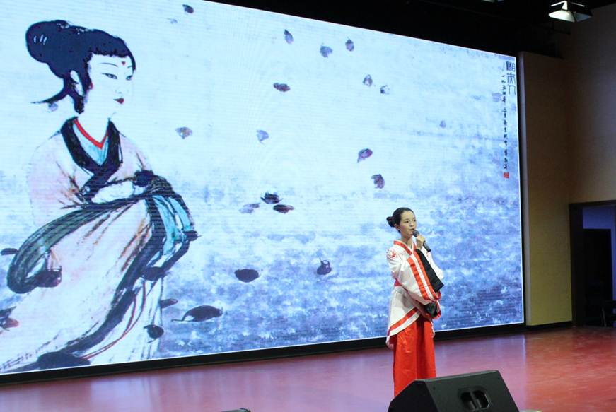 说明: D:\2018年新闻\2018经典解读与诵读总决赛新闻稿\13比赛现场五.jpg