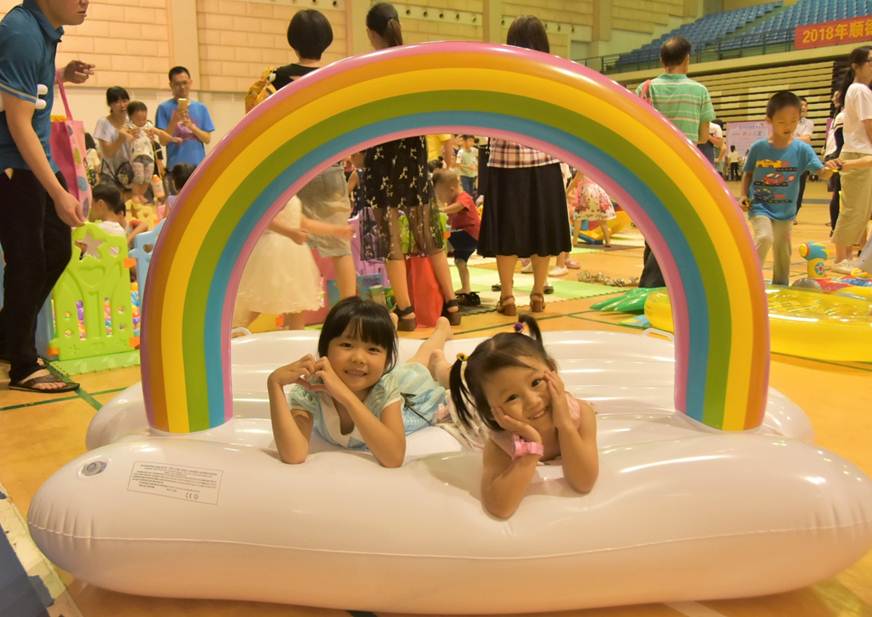 说明: D:\2018年新闻\180603工会 工会成功举办“快乐六一 亲子同乐”游园会新闻\14、现场.JPG