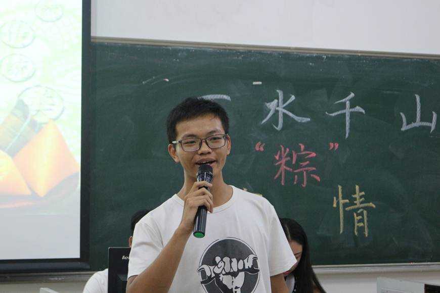 说明: D:\2018年新闻\2018年6月27日万水千山“粽”有情\3、班干代表总结.JPG