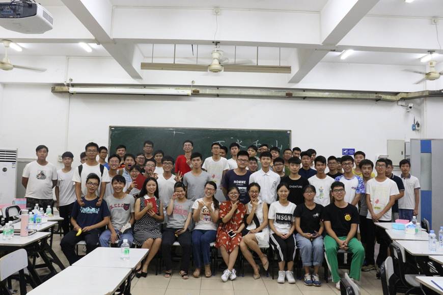 说明: D:\2018年新闻\2018年6月27日万水千山“粽”有情\4、开心合照.JPG