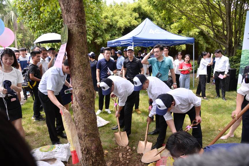 说明: D:\2018年新闻\6月30日 毕业典礼\毕业典礼\选\DSC_4357.JPG