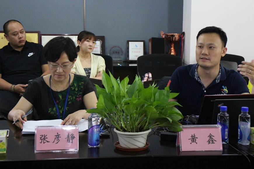 说明: D:\2018年新闻\图书馆联合教务处成功举办“世界技能大赛参赛指导与交流研讨会”\黄鑫做世界技能大赛的讲解.jpg