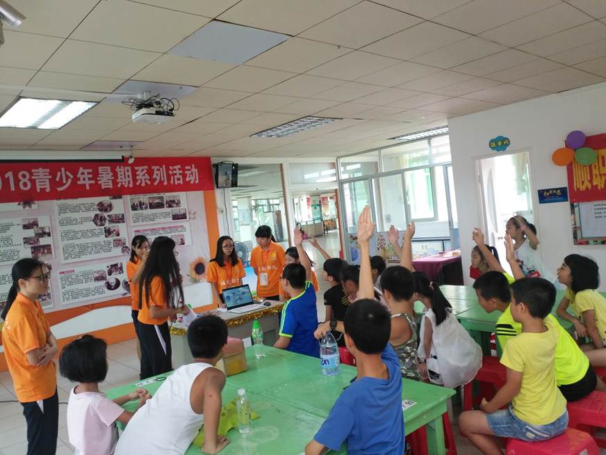 说明: C:\Users\Administrator\Desktop\7月29日 经济管理学院“新青年，心筑梦”暑期三下乡社会实践活动圆满结束\顺德三下乡照片\支教.jpg