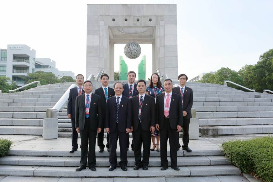 说明: F:\Users\Administrator\Desktop\学校党代会\党代会\合影\中共顺德职业技术学院第一届委员会全体委员合影.jpg