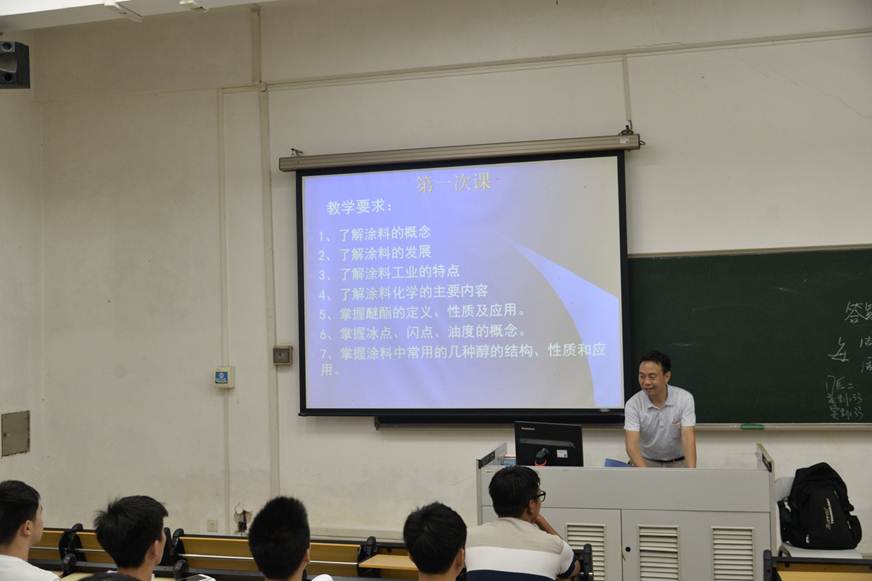 说明: D:\2018年新闻\9.3开学第一天检查\选\2夏伟校长检查\5.JPG