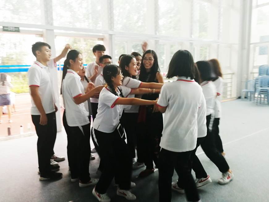 说明: D:\2018年新闻\9月12日taptap2018级新生心理团辅圆满完成\眉飞色舞.jpg