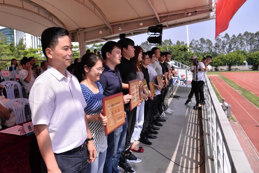 说明: D:\2018年新闻\9月29日 开学典礼暨军训总结大会\王亮\选\领导+颁奖\DSC_6281.JPG