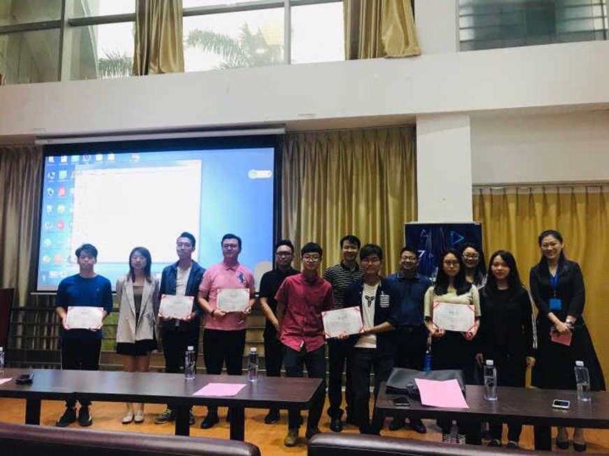 说明: D:\2018年新闻\在孵项目中期汇报暨优秀出孵项目经验分享会新闻稿\合照.jpg