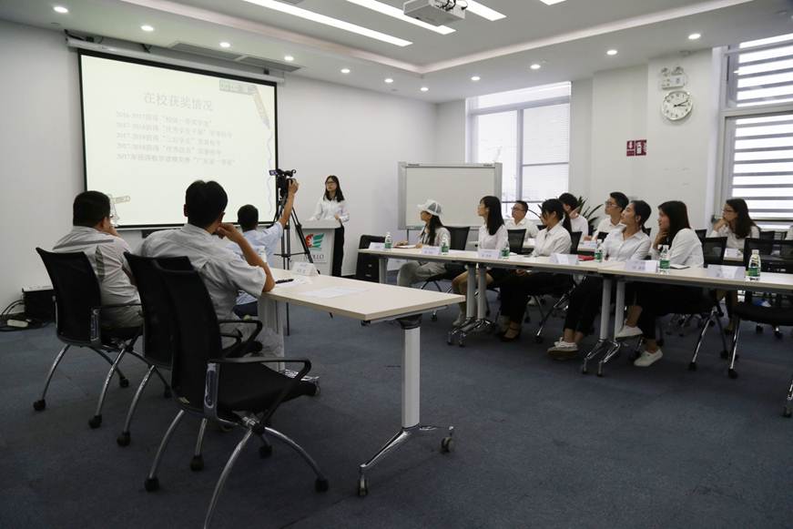 说明: D:\2018年新闻\10月19日 阿波罗助学金\发学校新闻\IMG_8920.jpg