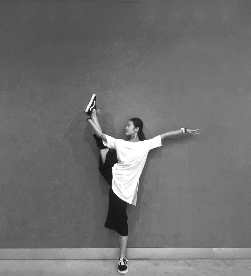 说明: D:\2018年新闻\11月14日 酒管学院科技节系列活动之手机摄影大赛顺利举行\获奖作品—舞蹈.jpg