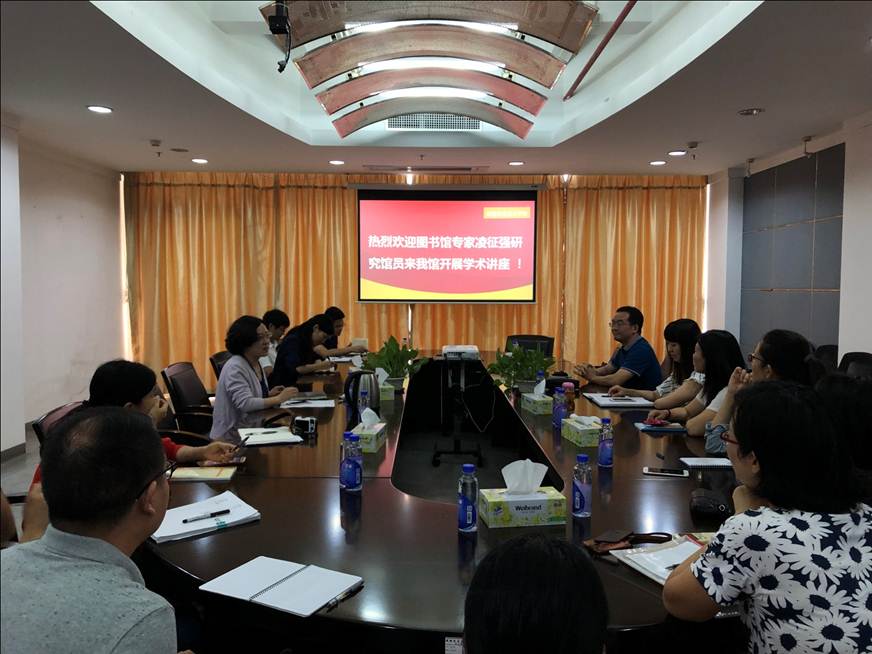 说明: D:\2018年新闻\11月16日+图书馆开展“文献收集与论文写作”专题讲座\讲座现场1.JPG