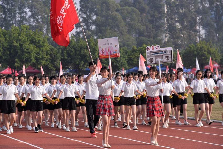说明: C:\Users\Administrator\Desktop\校运会开幕式\选\DSC_6935.JPG