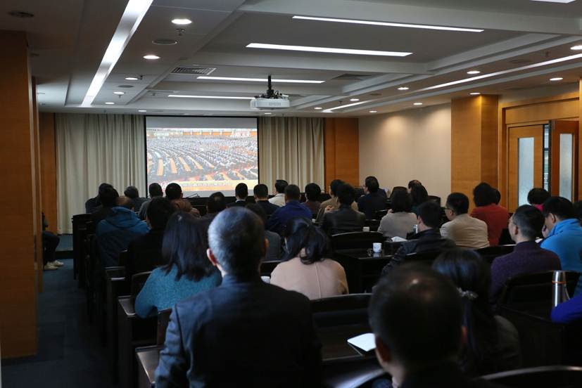 说明: D:\2018年新闻\12月18日 taptap组织收看纪念改革开放四十周年大会\选\4.JPG