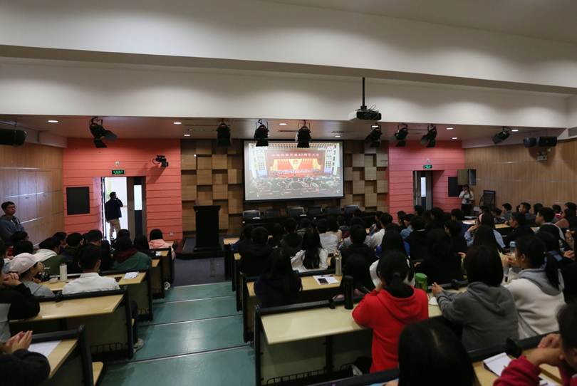 说明: D:\2018年新闻\12月18日 taptap组织收看纪念改革开放四十周年大会\选\5.JPG