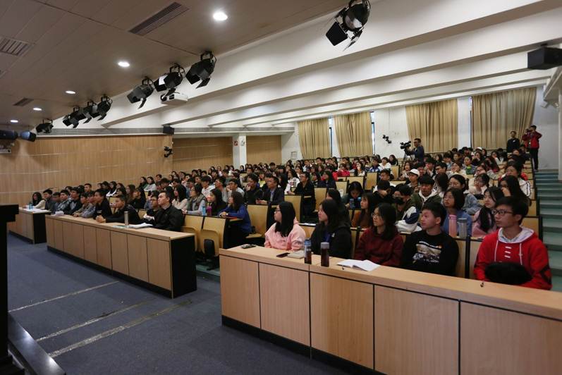 说明: D:\2018年新闻\12月18日 taptap组织收看纪念改革开放四十周年大会\选\6.JPG