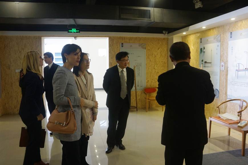 说明: D:\2018年新闻\20181217意大利驻广州总领事馆代表团来taptap洽谈合作\20181217意大利驻广州总领事馆代表团来taptap洽谈合作\DSC08819.JPG