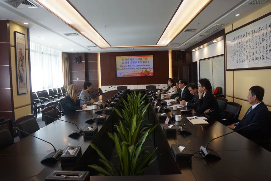 说明: D:\2018年新闻\20181217意大利驻广州总领事馆代表团来taptap洽谈合作\20181217意大利驻广州总领事馆代表团来taptap洽谈合作\DSC08801.JPG