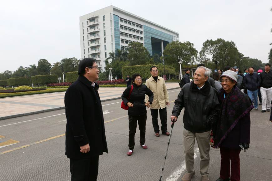 说明: D:\2018年新闻\12月31日 伍氏家族来访taptap\选\9R4A7833.JPG