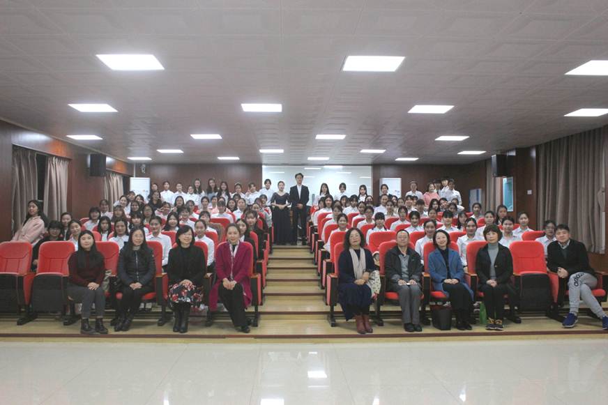 说明: D:\2019年新闻\20190109文秘礼仪晚会新闻稿\活动师生留影.jpg