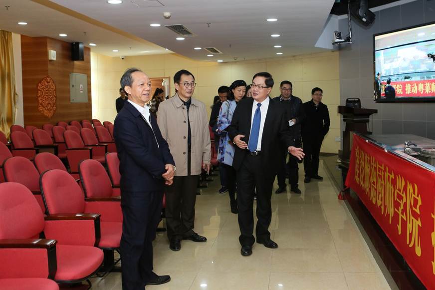 说明: D:\2019年新闻\1月19日 郭文海书记来taptap调研\选\1.JPG