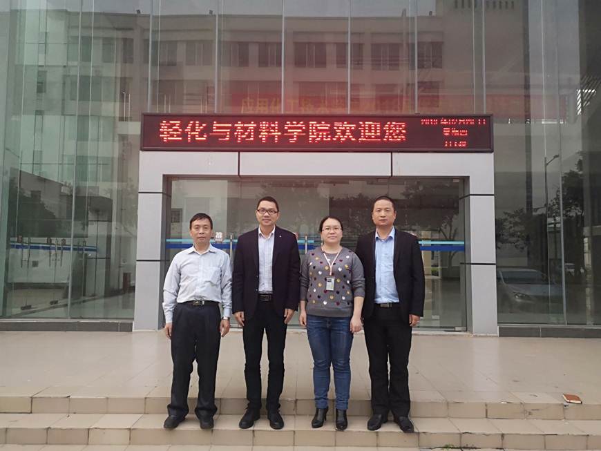 说明: D:\2019年新闻\涂料工业协会秘书长到轻化学校调研交流\涂料工业协会秘书长到taptap轻化与材料学院调研交流.jpg