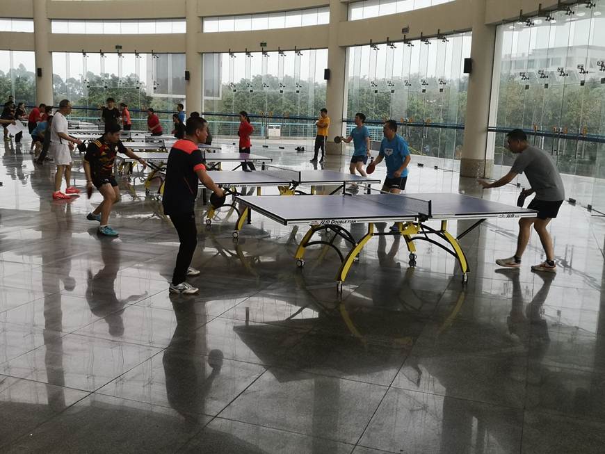 说明: D:\2019年新闻\190320 工会 taptap教工队与学生校队乒乓球比赛圆满落幕\2、活动现场.jpg