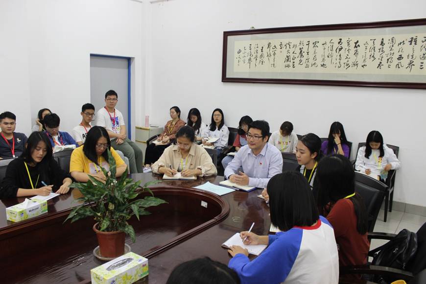 说明: D:\2019年新闻\人文学院召开学生安全稳定与意识形态工作会议\配图\会议现场.JPG