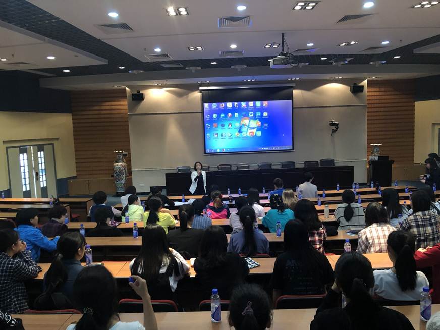 说明: D:\2019年新闻\3月27日 工会 学校开展“三八”节关爱女性健康知识讲座\1、讲座现场.jpg