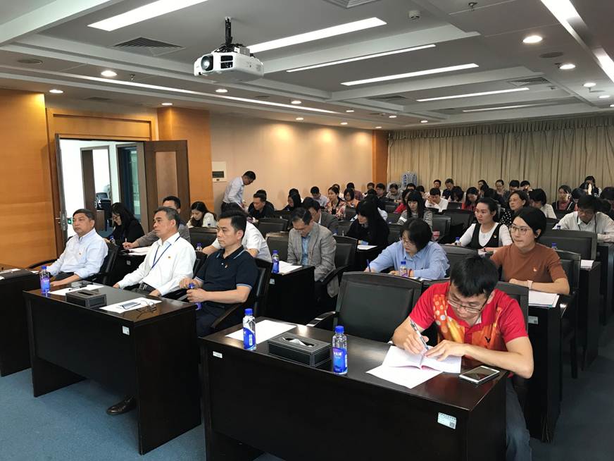 说明: F:\Users\Administrator\Desktop\Re_ taptap行政二党总支召开换届选举党员大会-投学院要闻\会议现场.jpg