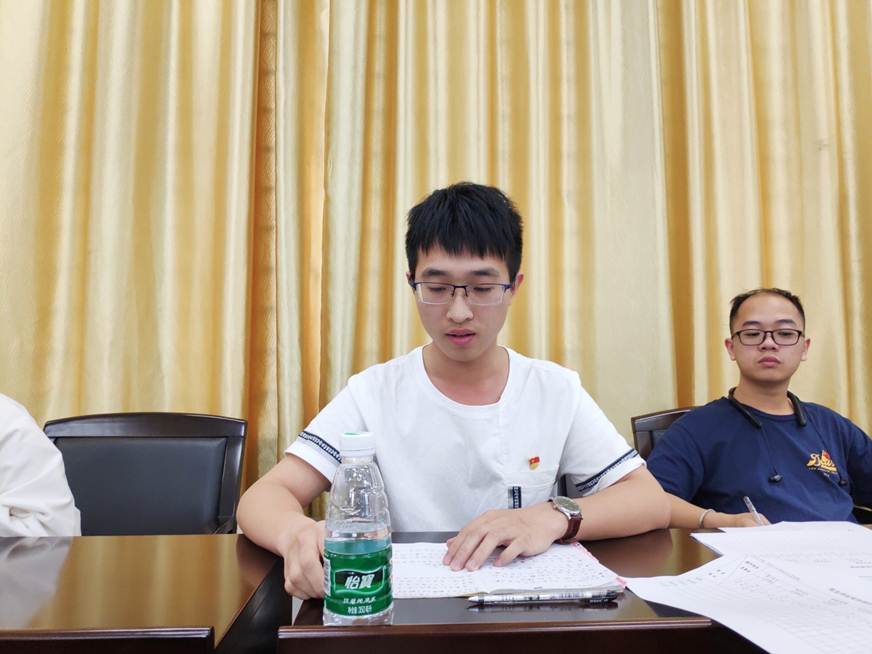 说明: D:\2019年新闻\3.31医药卫生学院学生党支部顺利召开民主生活会\党员发言.jpg