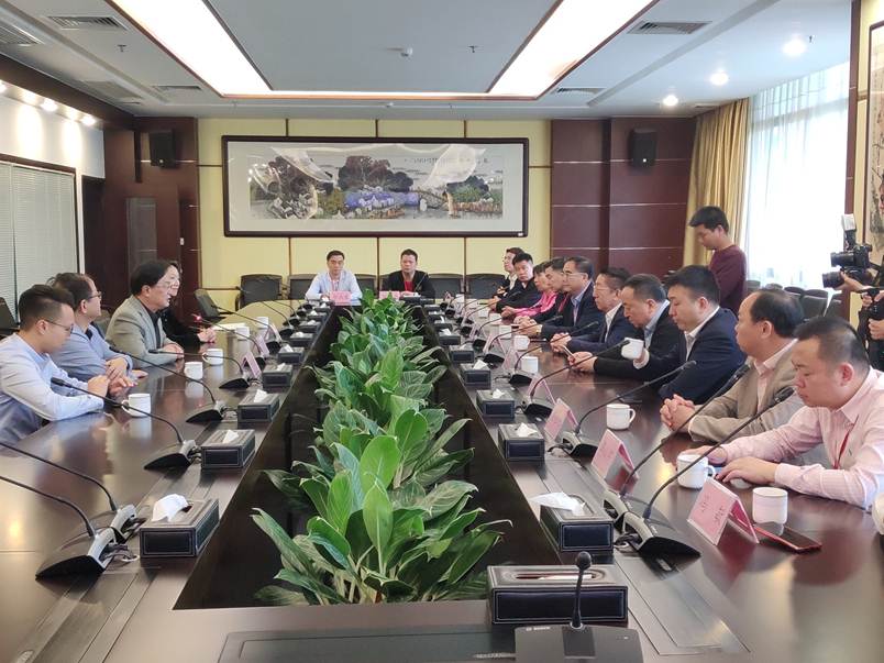 说明: D:\2019年新闻\4月2日 中国烹饪协会一行来访taptap\4月2日 中国烹饪协会一行来访taptap\座谈会.jpg