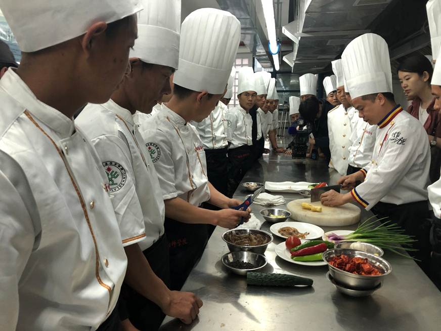 说明: F:\Users\Administrator\Desktop\微信图片_20190412212954.jpg