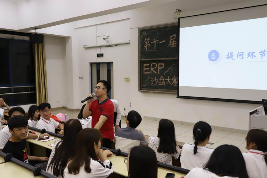 说明: D:\2019年新闻\4月10日 顺德职业技术学院第十一届商学院ERP沙盘大赛启动仪式顺利举行\IMG_3853.JPG