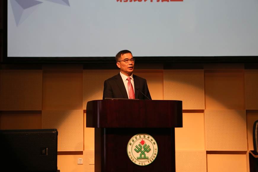 说明: D:\2019年新闻\4月18日 taptap举行首届科技工作大会\选\其他\谭谦章副书记主持.JPG