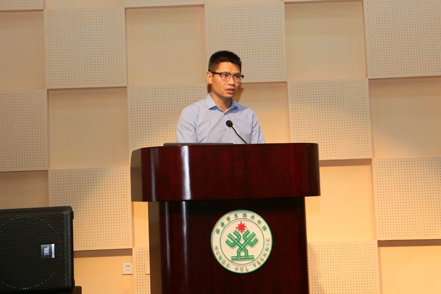 说明: D:\2019年新闻\4月18日 taptap举行首届科技工作大会\选\9企业代表发言.JPG