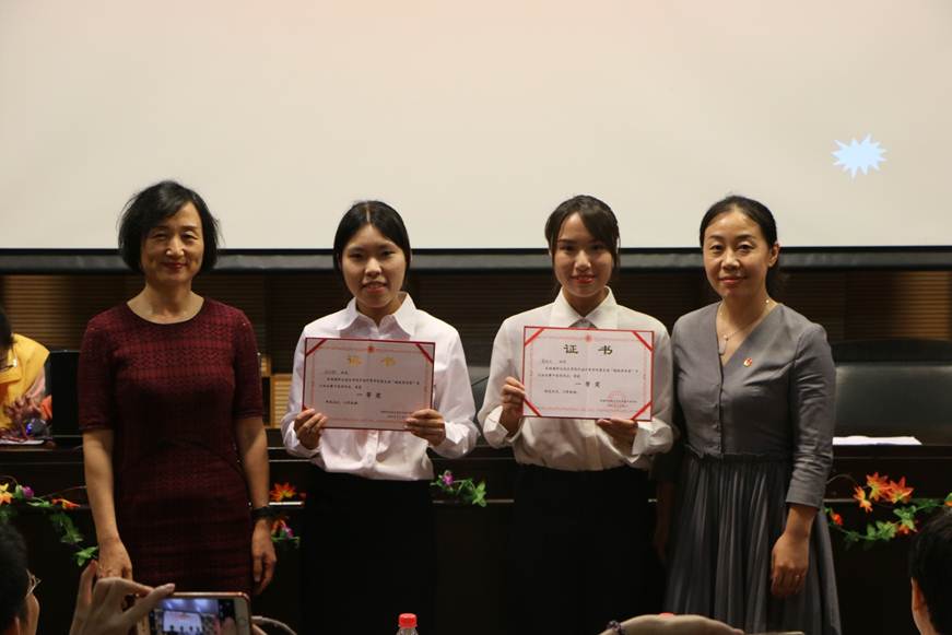 说明: D:\2019年新闻\2019.4.24+taptap第十九届文化艺术节之超级演说家第五季决赛圆满落幕\颁奖仪式.JPG