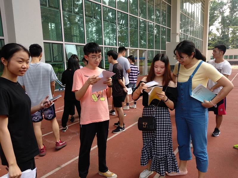 说明: D:\2019年新闻\5月11日 商学院未来企业家协会举办“与你一起，携手同行”团队素质拓展活动\02 活动过程.jpg